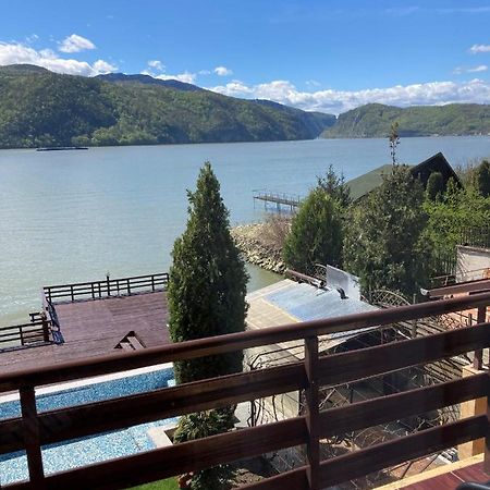 Pension La Ponton Ieşelniţa Exterior foto