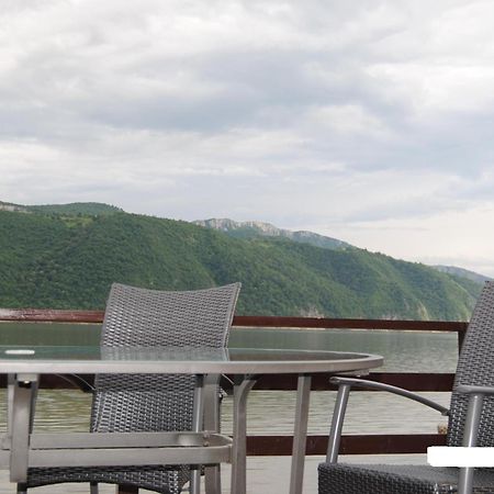 Pension La Ponton Ieşelniţa Exterior foto