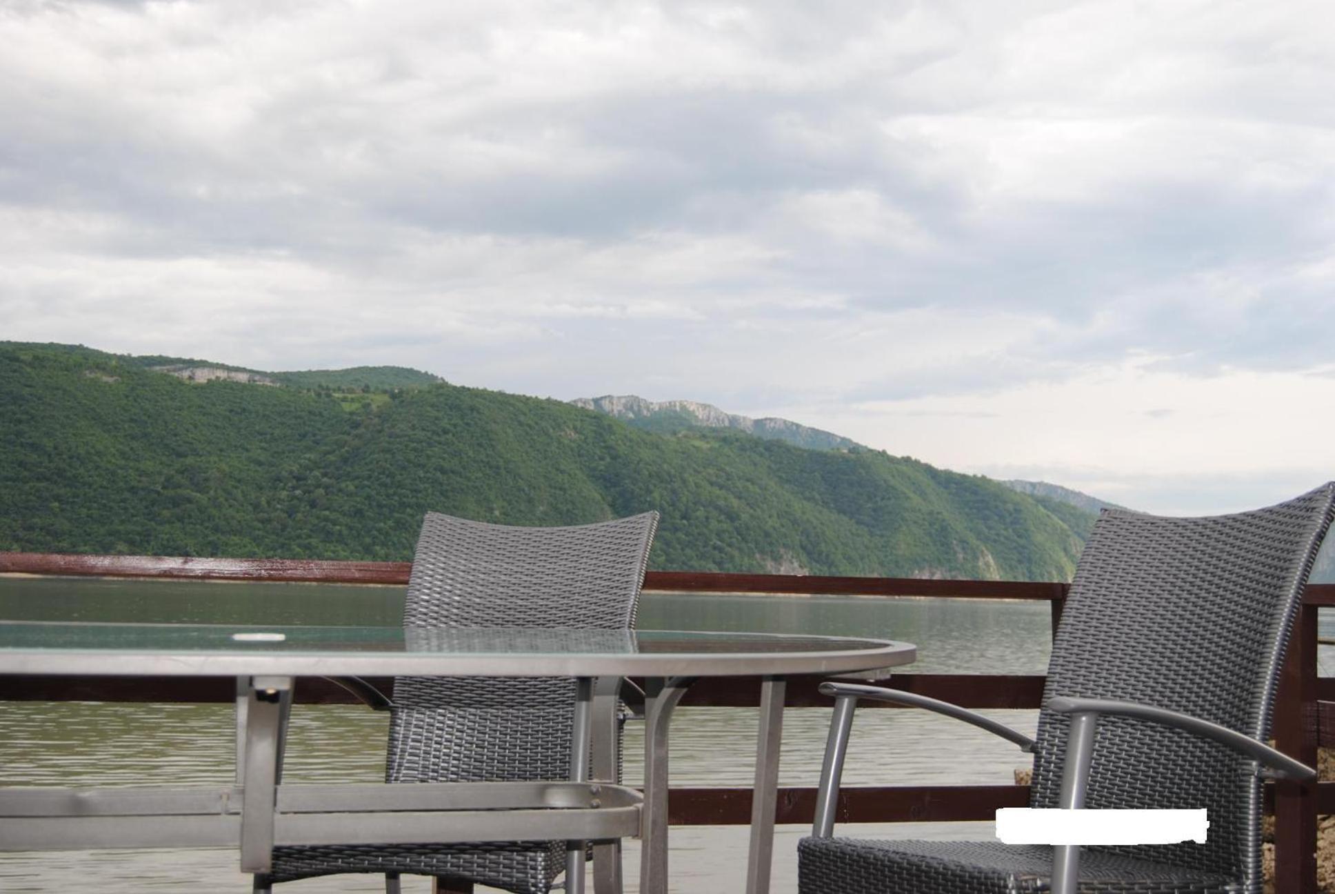 Pension La Ponton Ieşelniţa Exterior foto