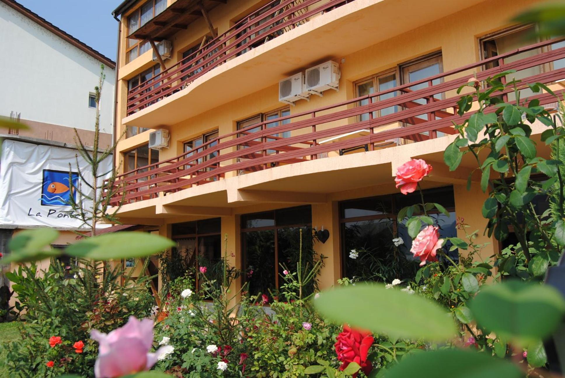 Pension La Ponton Ieşelniţa Exterior foto