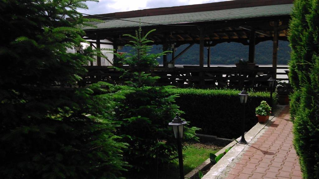 Pension La Ponton Ieşelniţa Exterior foto